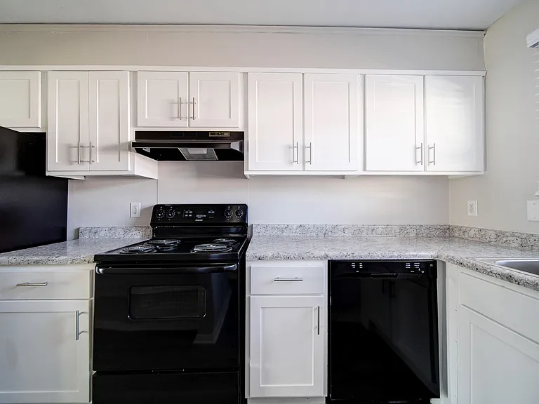 2505 S Charles Blvd — Photo 25