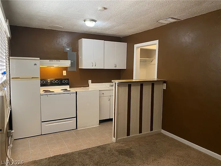 409 W Van Buren Ave #1 — Photo 2