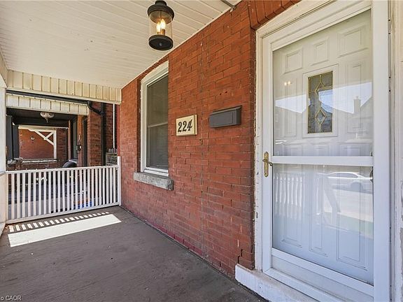 4th image of 224 Balsam Ave S