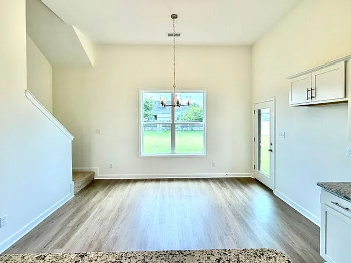 5 bed, 3.0 bath, 2200 sqft, $2,310 — Photo 4