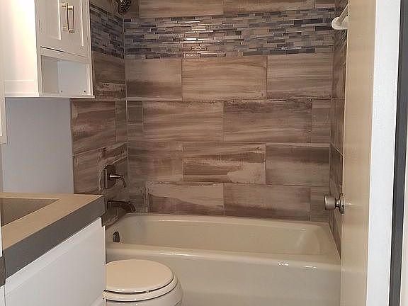 3rd image of 4931 W 87th St