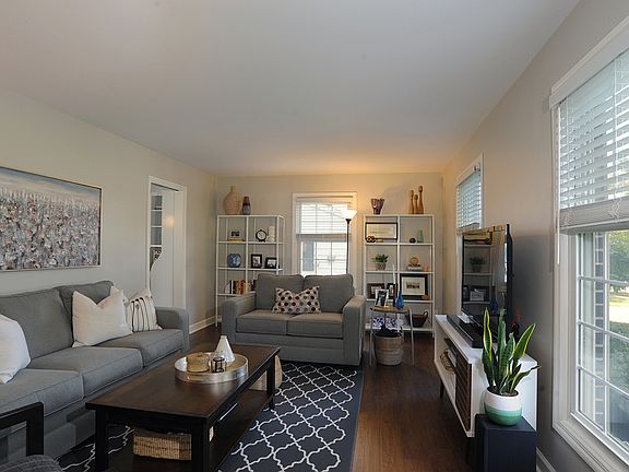 2nd image of 2062 Woodlawn Ave SE