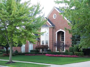 2079 Mapleridge Rd, Rochester Hills, MI 48309
