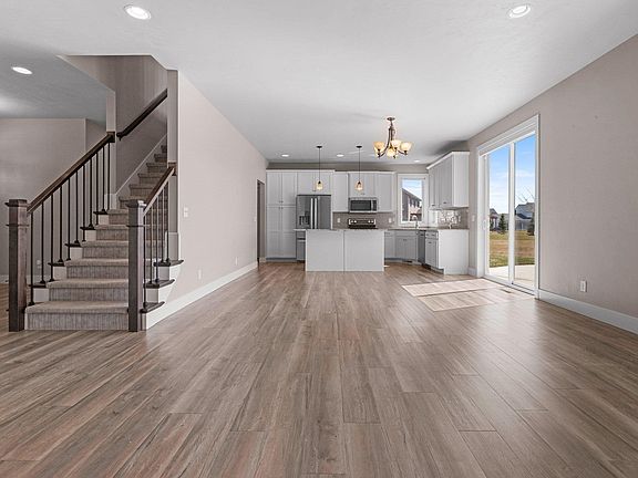 3rd image of 5485 N Amethyst Dr