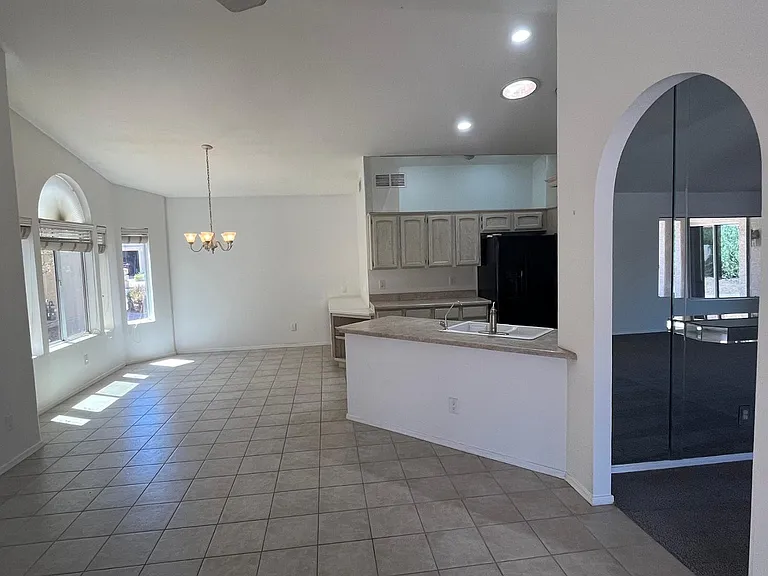 10302 E Coopers Hawk Dr — Photo 6