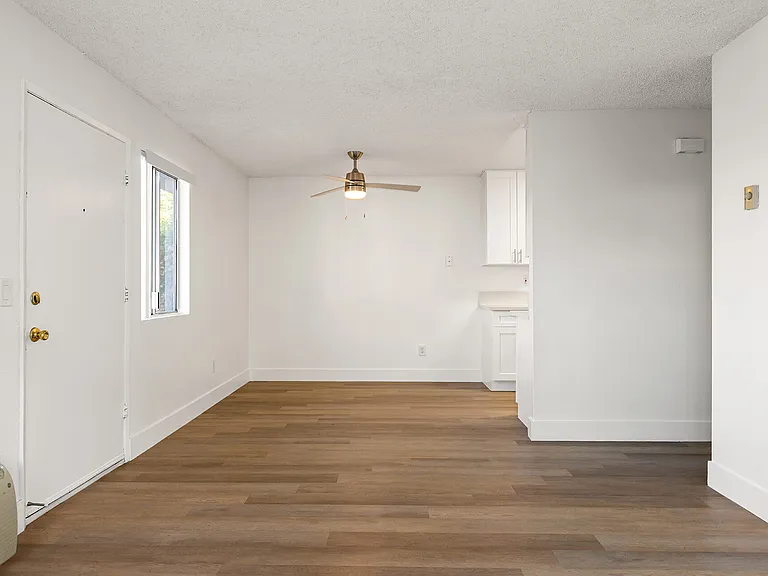 Terre at 989 Peach — Photo 8