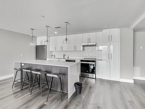 3rd image of 15 Queen St S #907