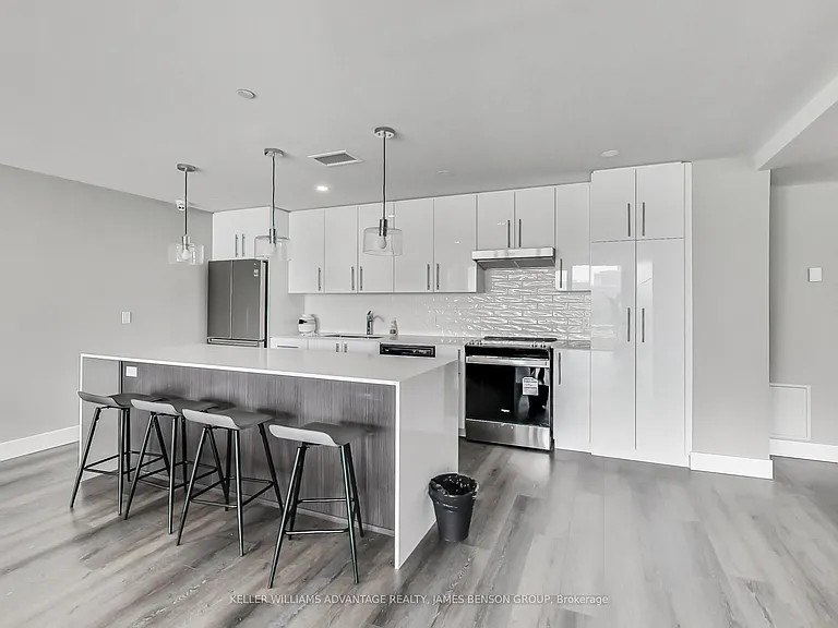 15 Queen St S #907 — Photo 3