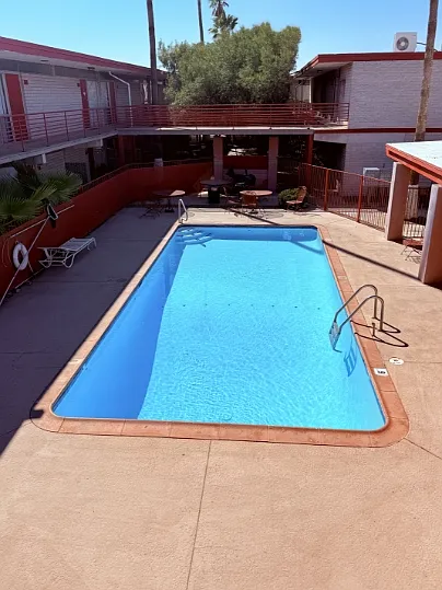 BROADWAY APARTMENTS — Photo 40