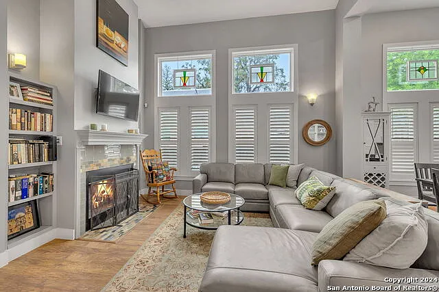 728 E Guenther St — Photo 8