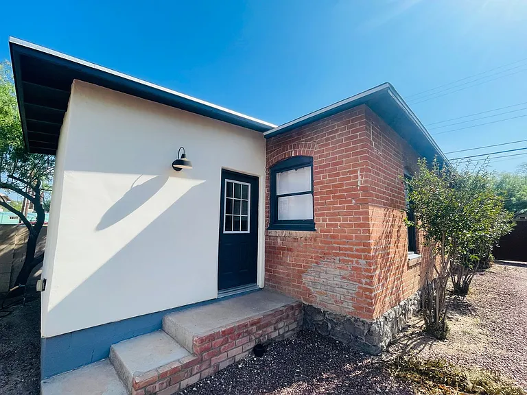 Coming Soon! 1 Bed / 1 Bath Cottage In U Of A Neighborhood! — Photo 19