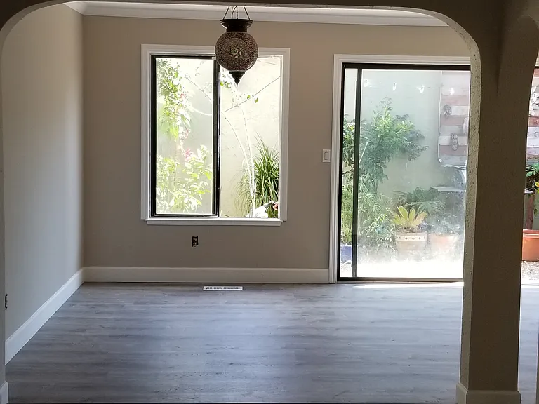 236 Crestview Dr — Photo 16
