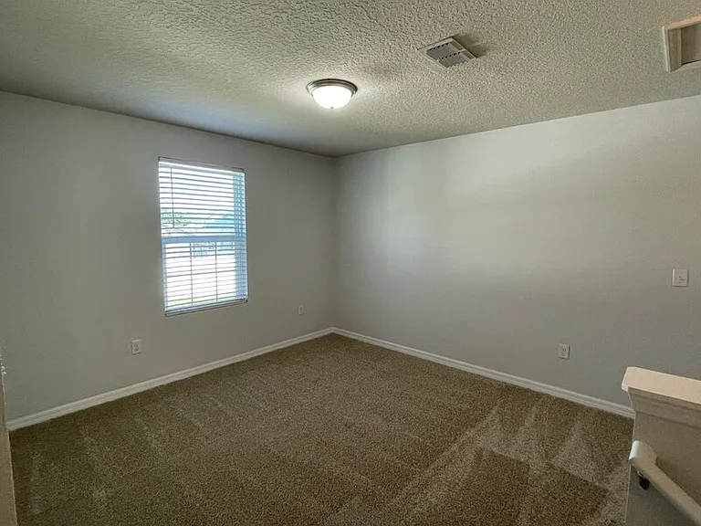 1402 Kissimmee Ct — Photo 8