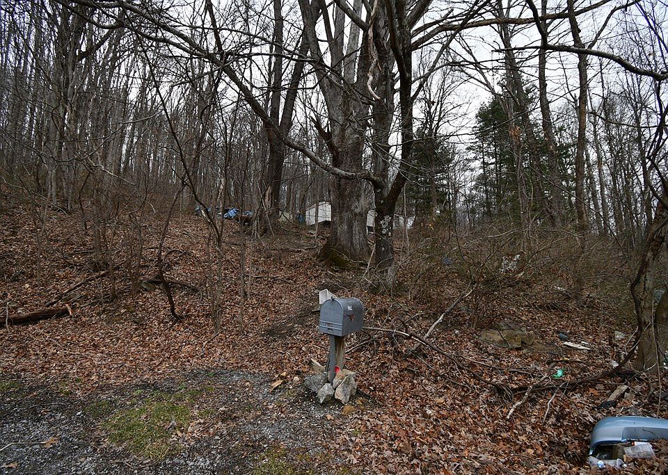 2nd image of 3384 Tiptop Rd