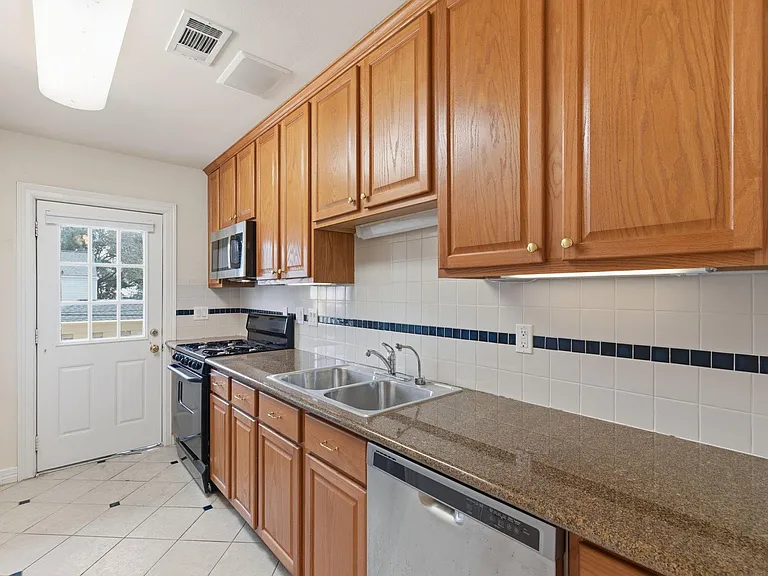 2513 Shakespeare St #3 — Photo 11