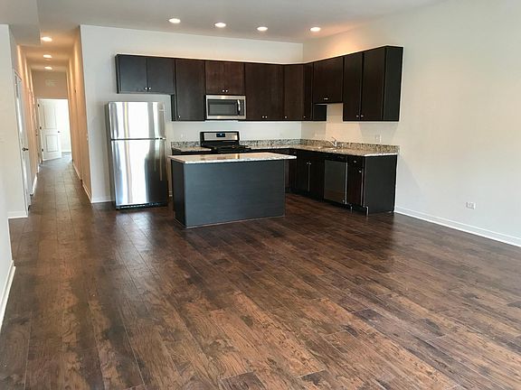 2nd image of 3040 N Harlem Ave #100