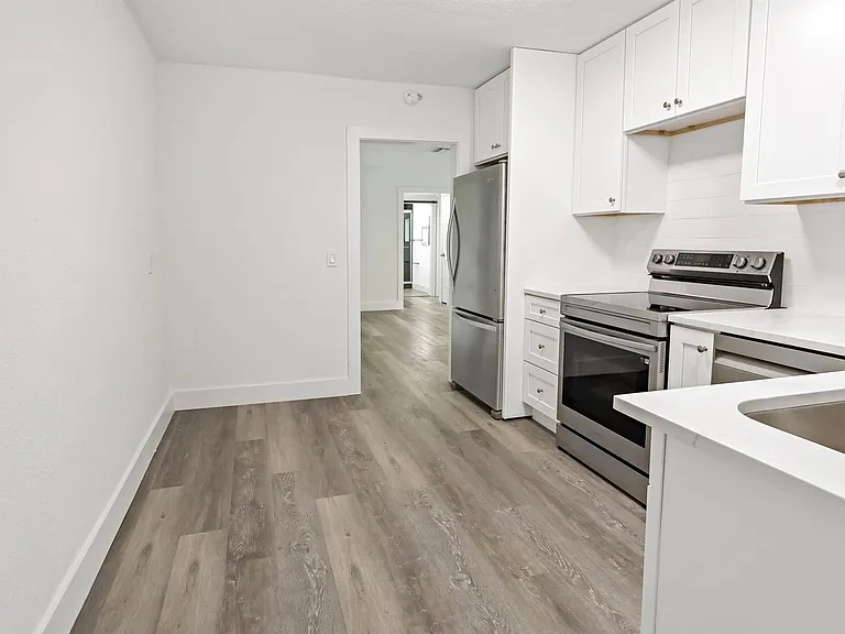 768 22nd Pl — Photo 7