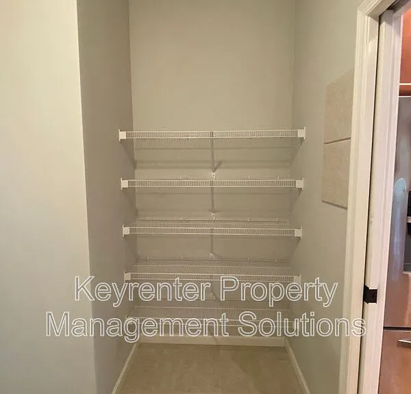 819 Geoffery St — Photo 27