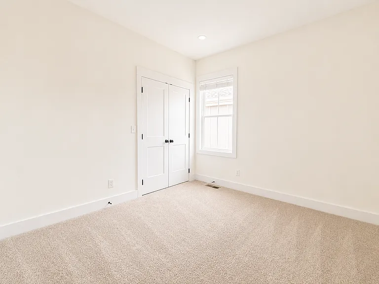 1385 Meridian St — Photo 31