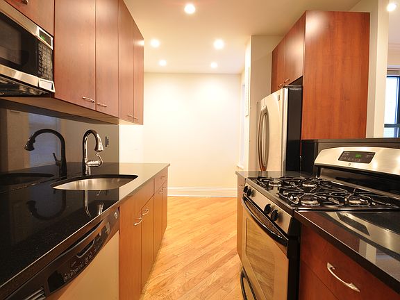 3rd image of 226 E 70th St APT 5A