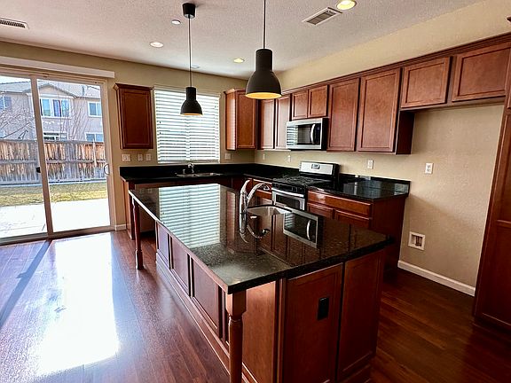 3rd image of 2827 Earthstone Dr