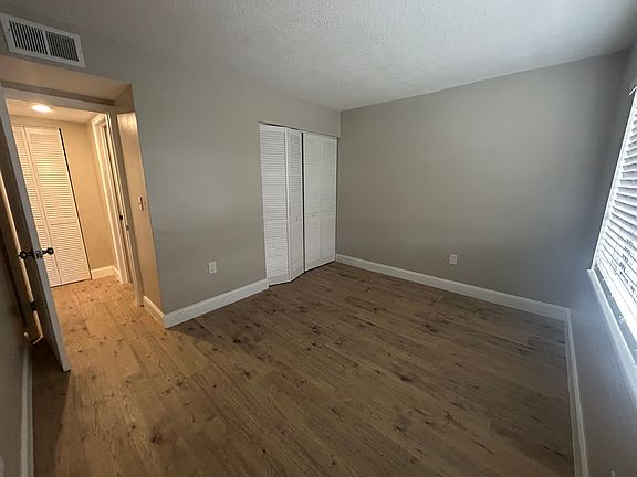 2nd image of 2543 Myrtle Ave #C