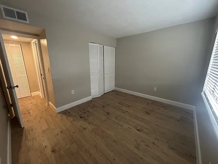 2543 Myrtle Ave #C — Photo 2