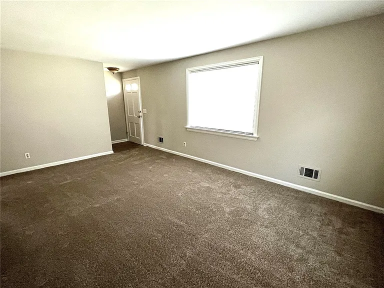 2431 Westside Dr — Photo 10