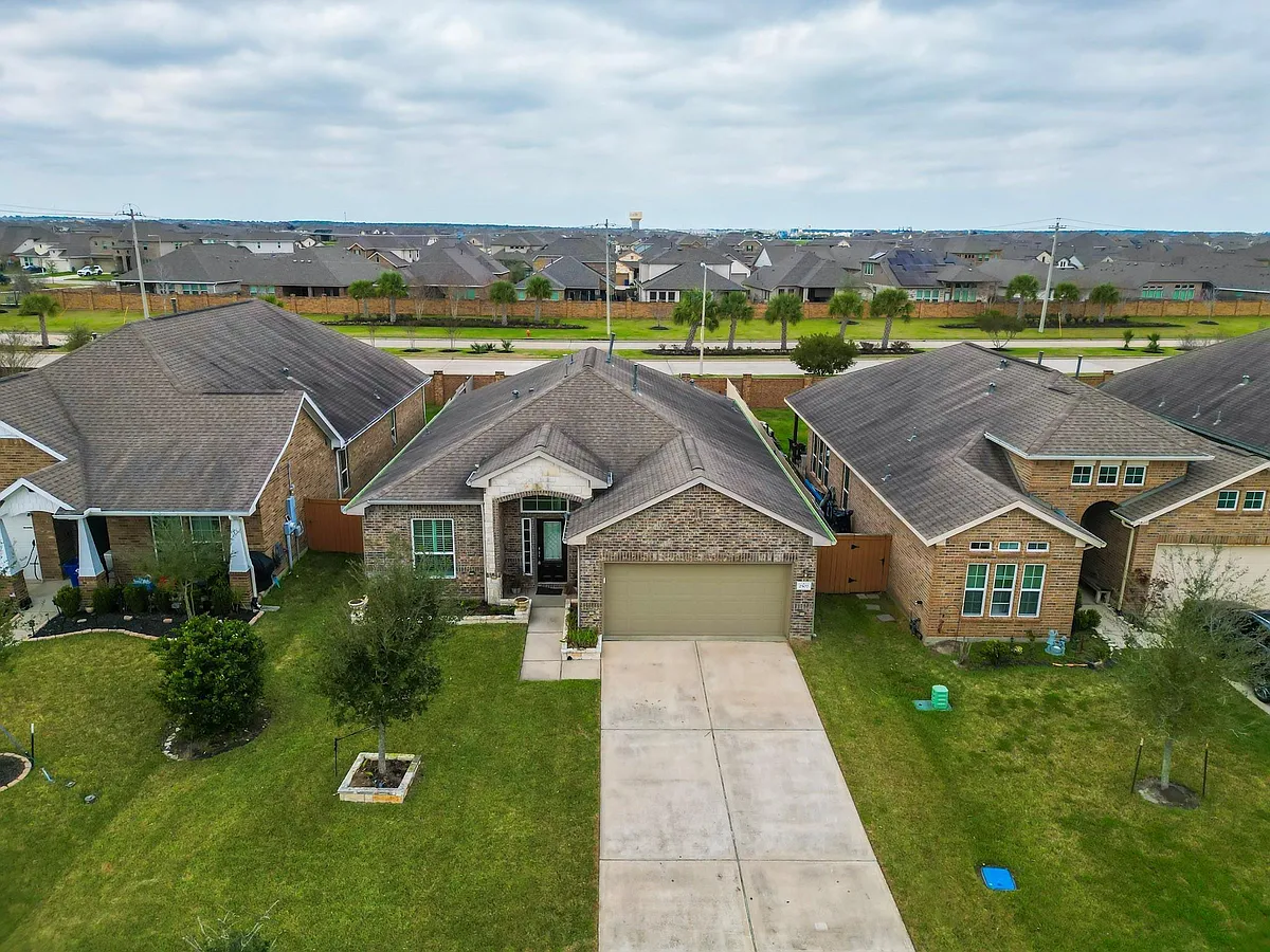 Photo 2 of 38 - 2507 Galley Ridge Dr - La Marque, TX Building Photo - 2507 Galley Ridge Dr