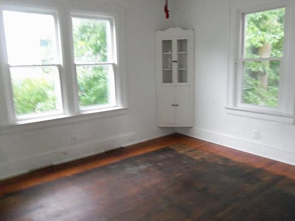 4th image of 1207 Nicklin Ave
