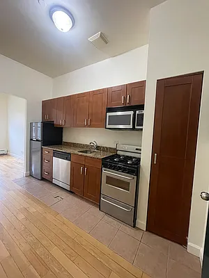 Rented by PMG Real Estate  | media 4