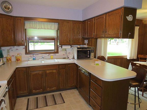 3rd image of 1017 Westwood Dr