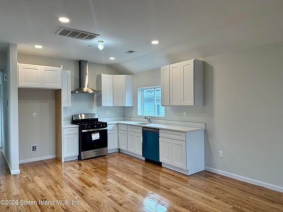 2nd image of 147 Vedder Ave #1
