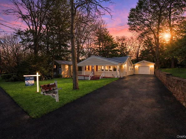 10 Pinedale Avenue, Farmingville, NY 11738