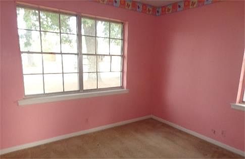 3rd image of 8 Highland Hills Ln