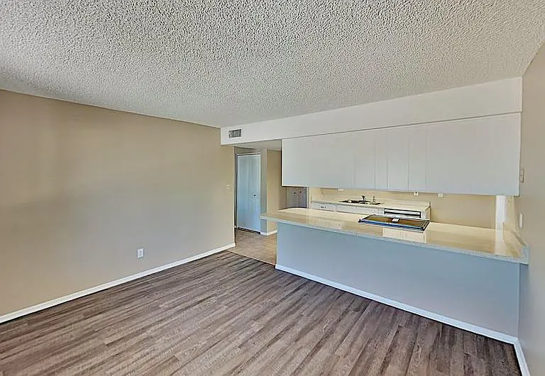 1867 E Alameda Dr — Photo 5