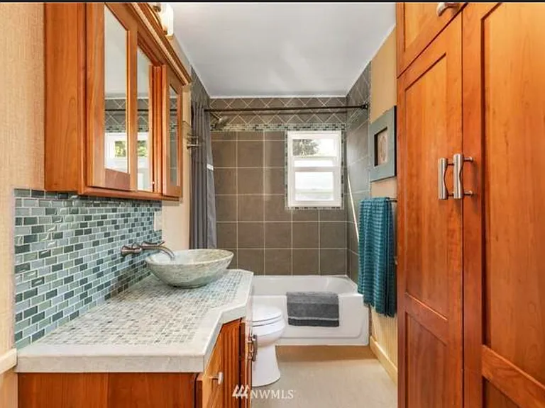 2522 N Lafayette Ave — Photo 15