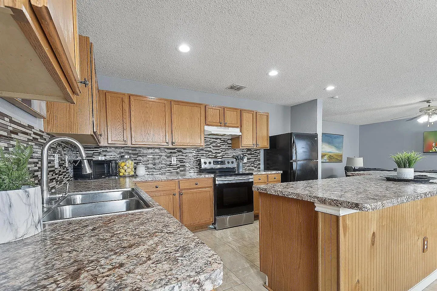 4 bed, 2.5 bath, 2524 sqft, $966 — Photo 4
