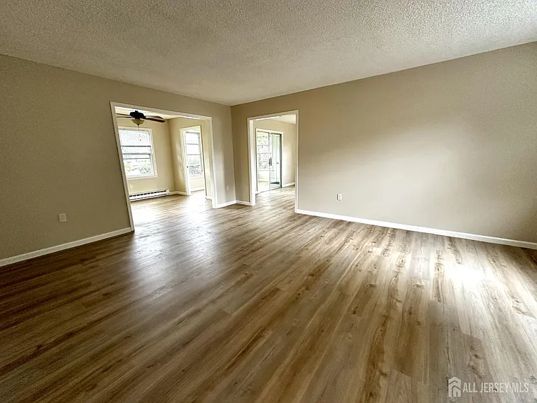 242 Marblehead Ln #B — Photo 14