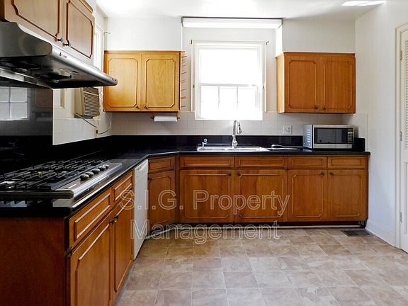 5th image of 1186 New York Dr