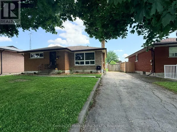 6780 Hagar Ave, Niagara Falls, ON L2G 5M4