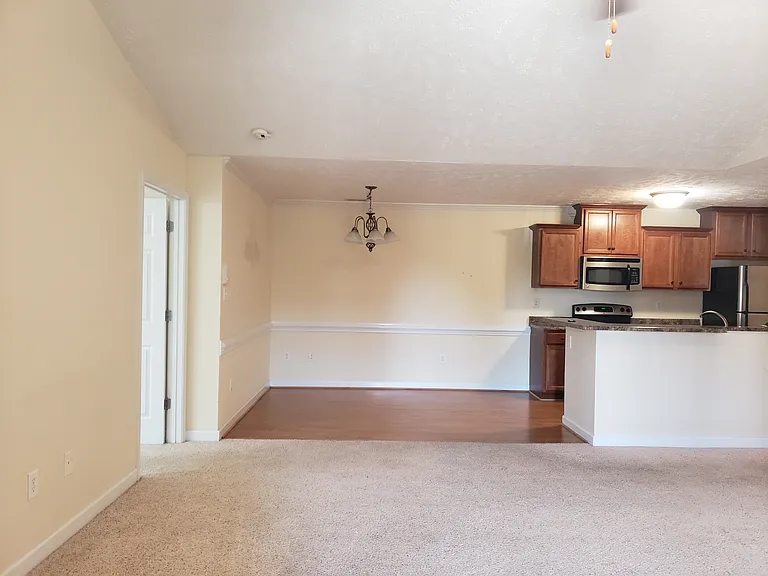 1800 Balmoral Dr — Photo 5