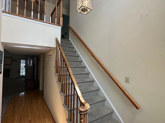 3rd image of 38 Magnolia Pl