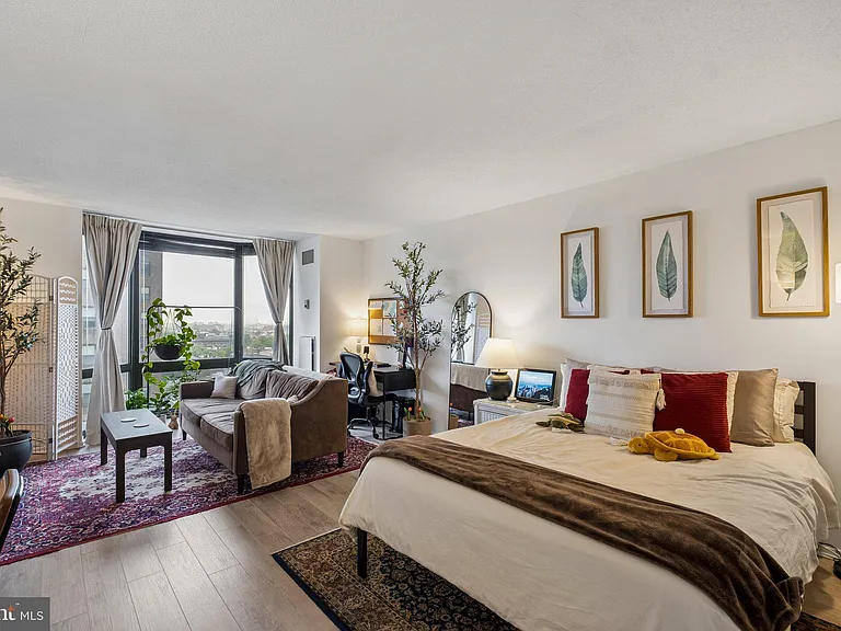 2020 Walnut St #12F — Photo 1