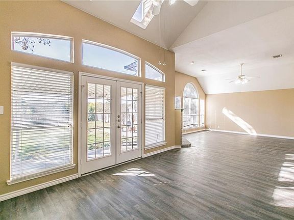 4th image of 105 E Custers Creek Bnd