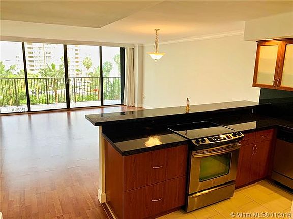 3rd image of 1450 Brickell Bay Dr APT 514
