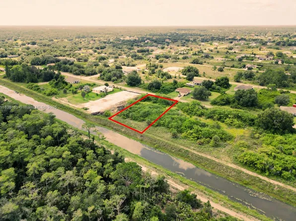 2710 75th St W, Lehigh Acres, FL 33971