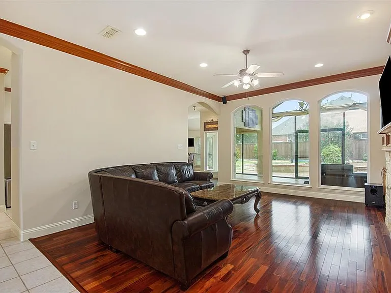 6925 Katherine Ct — Photo 18