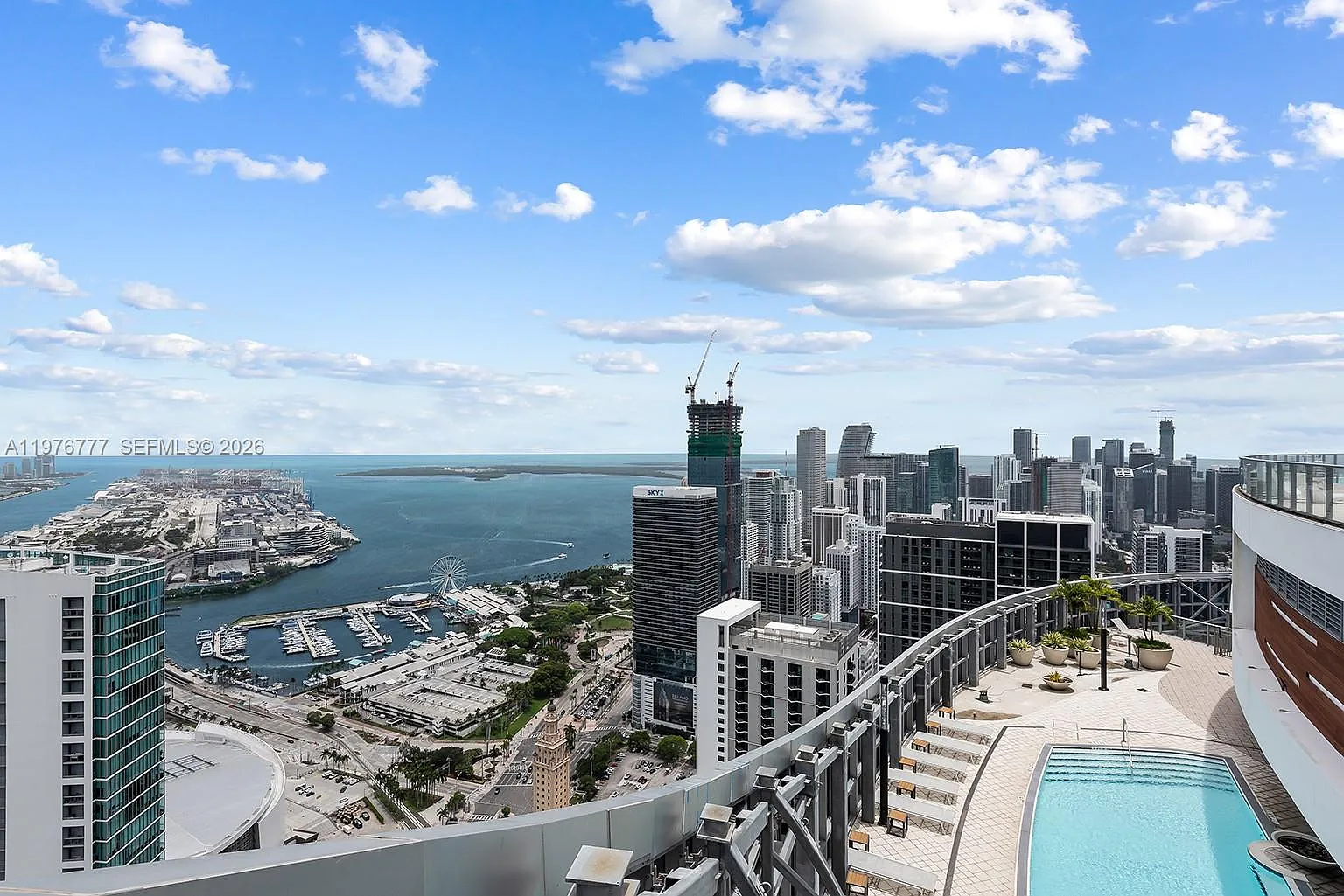 Paramount Miami Worldcent — Photo 1