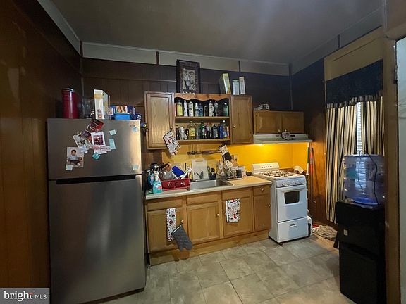 4th image of 1811 River Ave